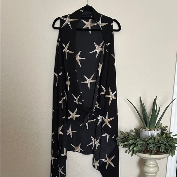 Tops - Black StarFish Patterned Shawl